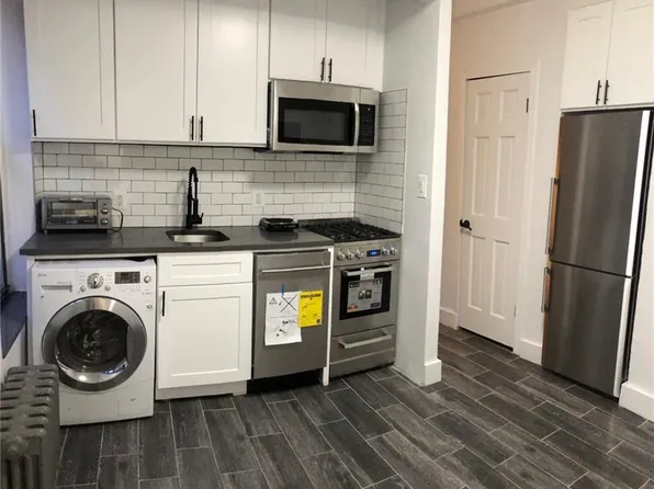 34 Downing St, Brooklyn, NY 11238