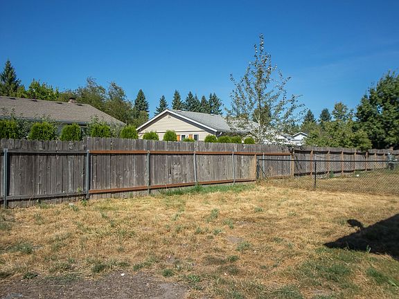 4th image of 408-410 NE 105th St