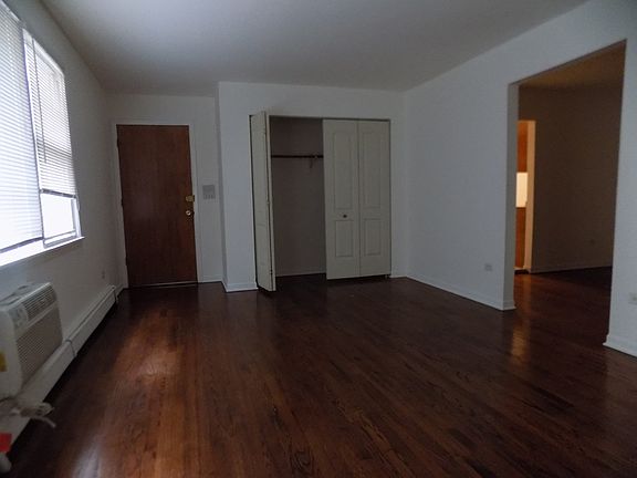 4th image of 7542 N Oakley Ave APT 3E