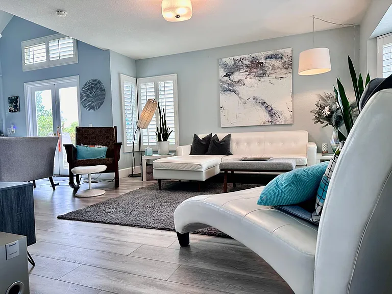 Redwood Ln — Photo 14