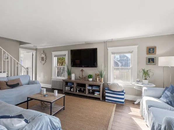 10 Trenton St, West Yarmouth, MA 02673