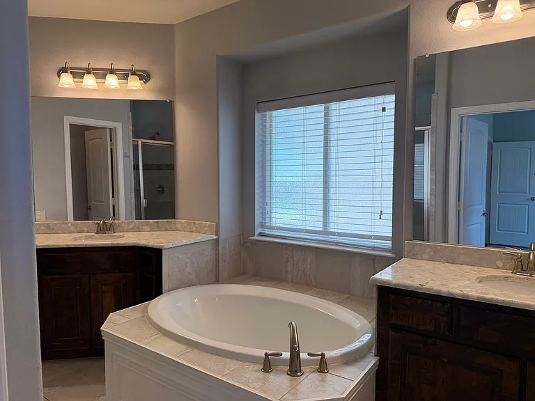 2417 Kingsgate Dr — Photo 17