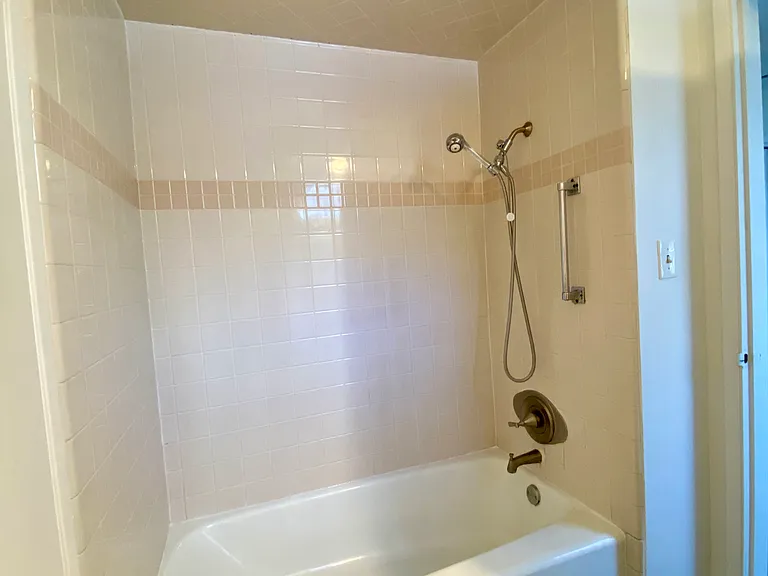 529 E Pine St — Photo 11