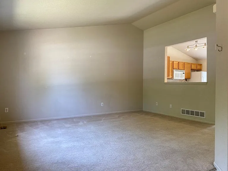 13945 Garfield Dr — Photo 3