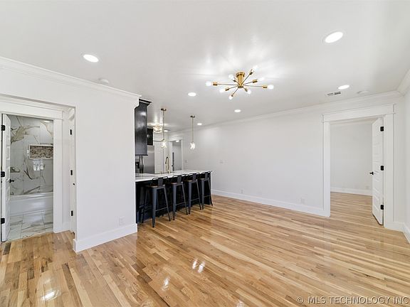 4th image of 1508 N Irvington Ave