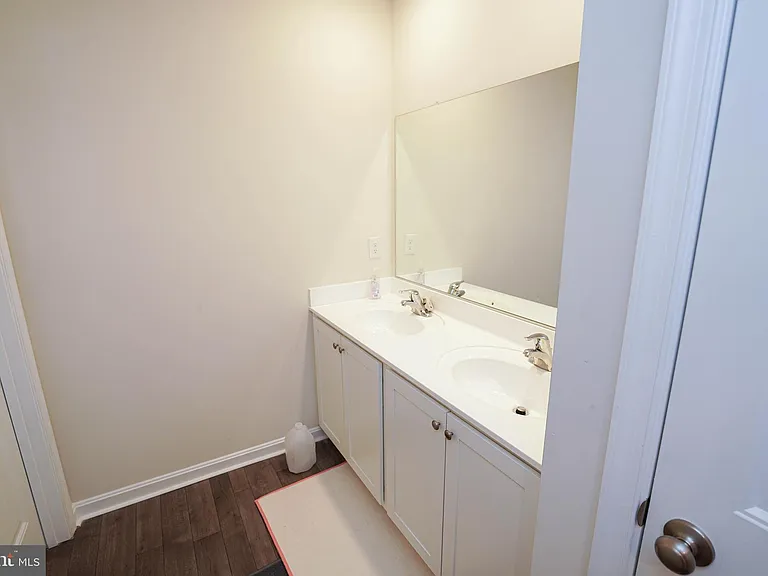 1712 Severn St — Photo 54