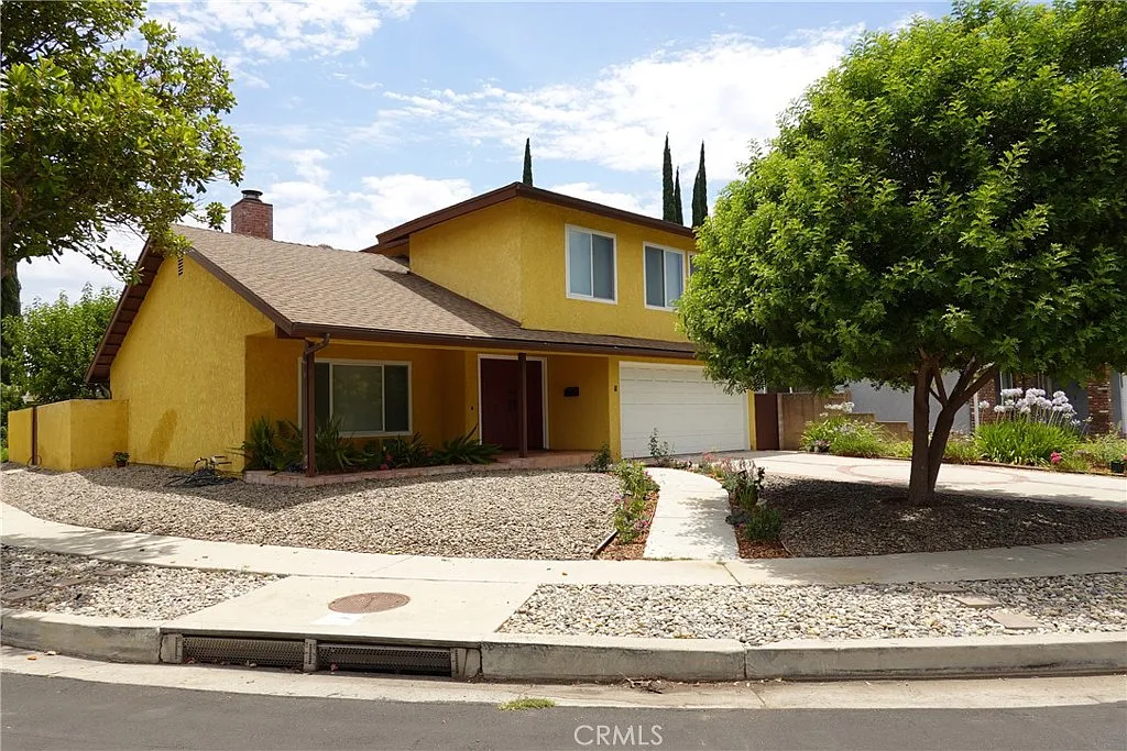 3 bed, 2.5 bath, 2057 sqft, $4,995 — Photo 2