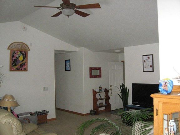 3rd image of 1573 E Maidenstone Dr