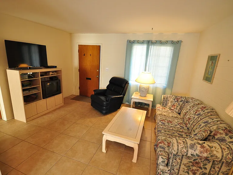 LIVING ROOM_11152022