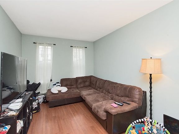 4th image of 254 Clendenny Ave APT 2