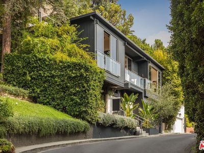 8981 Saint Ives Dr, Los Angeles, CA, 90069