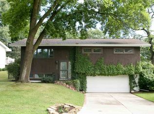 2252 Meadow Ln NE, Cedar Rapids, IA 52402