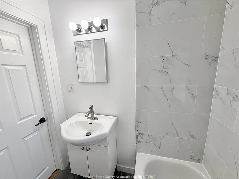 837 Louis Ave #UPPER — Photo 10