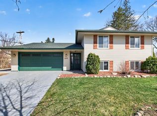 1075 Lowell Dr, Apple Valley, MN 55124