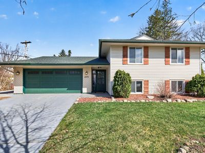 1075 Lowell Dr, Apple Valley, MN, 55124