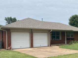1865 W Lake Park Dr, Mustang, OK 73064