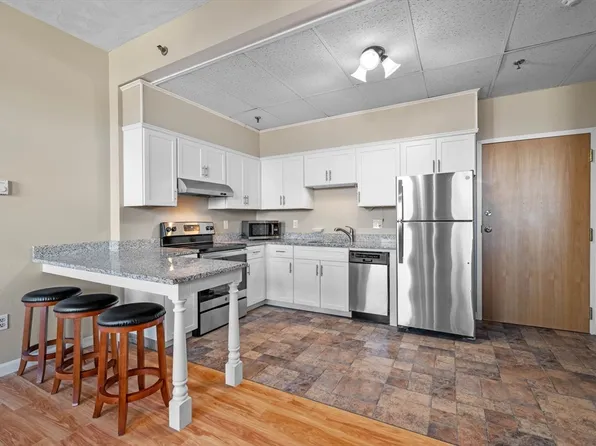 80 Foster St APT 507, Peabody, MA 01960