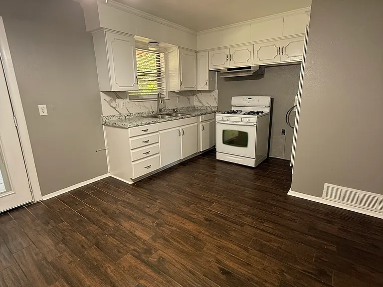 5721 Bowling Dr — Photo 1