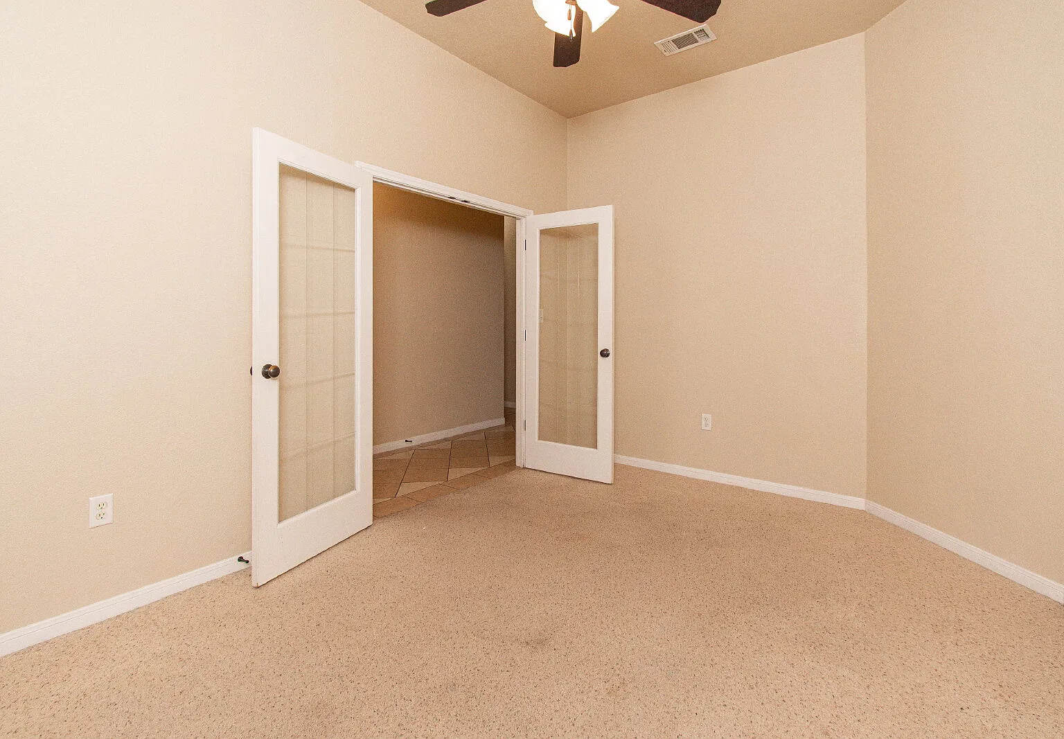 4 bed, 2.0 bath, 1863 sqft, $1,700 — Photo 3