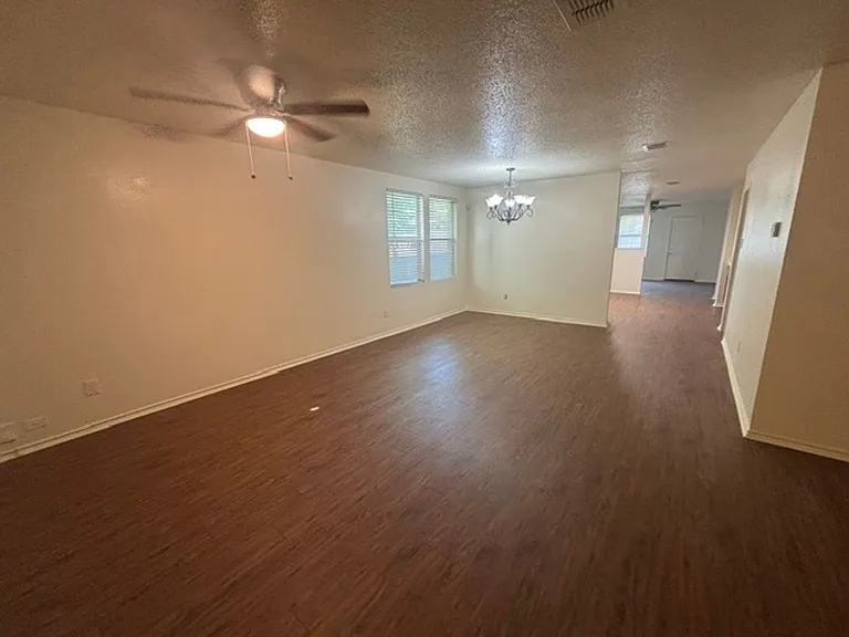 1008 Stone Chapel Way — Photo 2