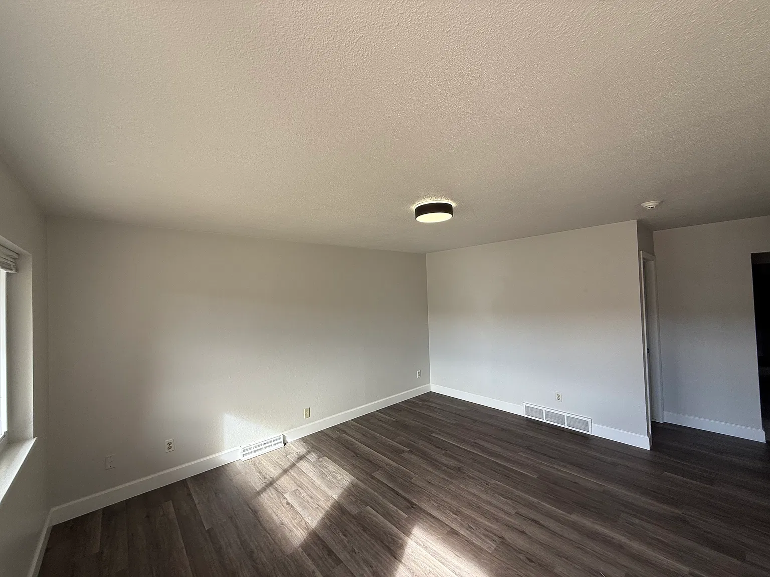 4 bed, 1300 sqft, $1,950 — Photo 3