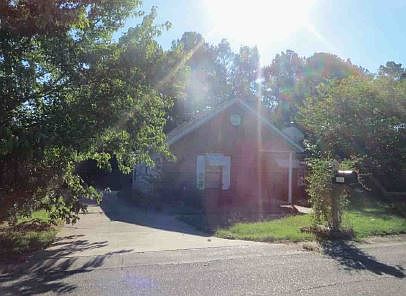 2nd image of 1306 Golf Course Dr