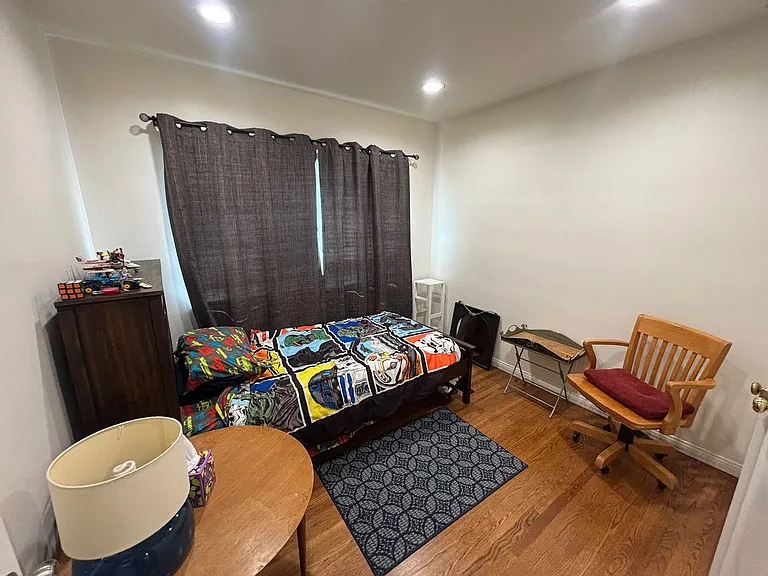 22742 Burbank Blvd — Photo 5