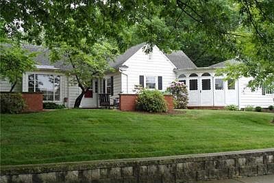 2nd image of 325 Greenhurst Dr
