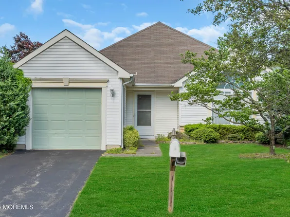 21 Wellington Lane, Lakewood, NJ 08701