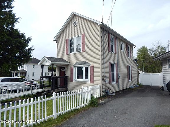 2nd image of 985 Exeter Ave