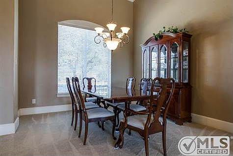 5th image of 802 Waterbury Ct