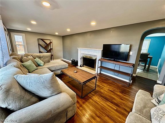 5th image of 1068 Ivy St NW