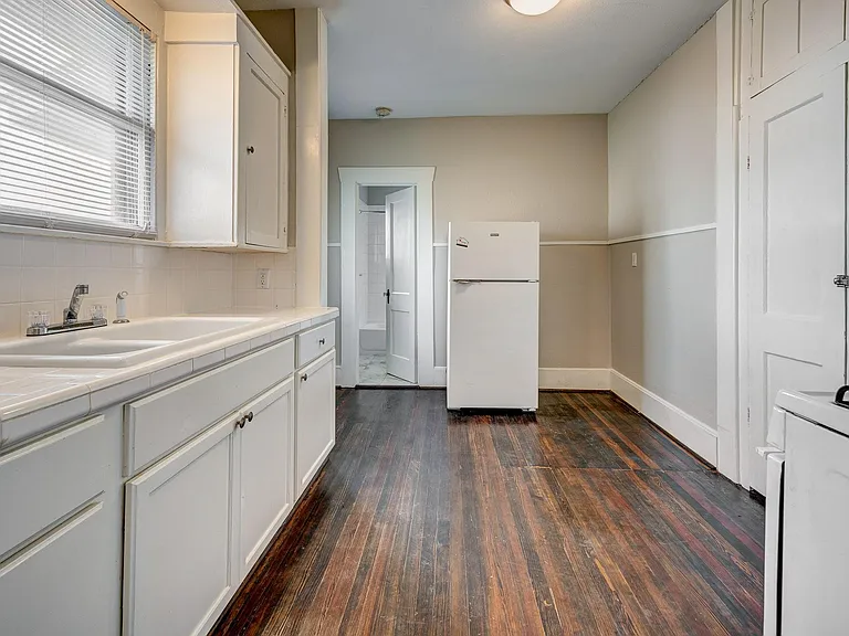 115 Goldenrod St #B — Photo 7