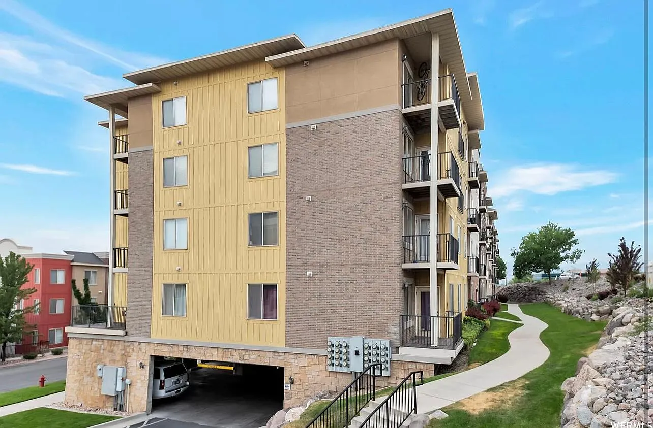3 bed, 1200 sqft, $1,900 — Photo 4