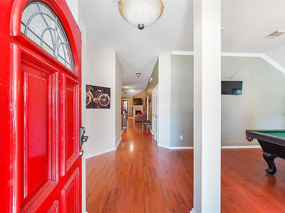 3rd image of 814 Tennyson Dr