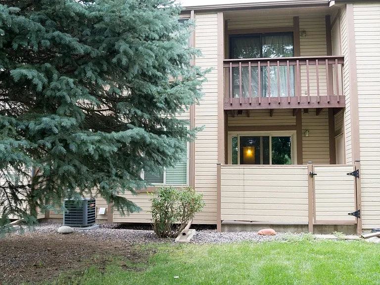 1111 S Garrison St #104 — Photo 2