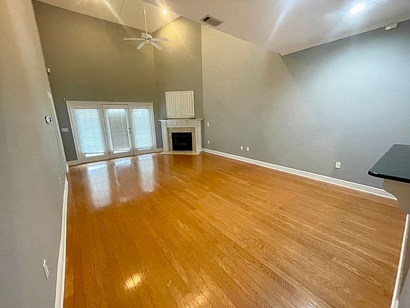 4th image of 18 Charleston Cir