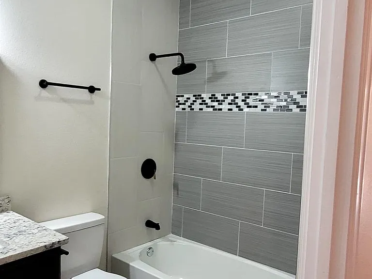 750 S Main St — Photo 11