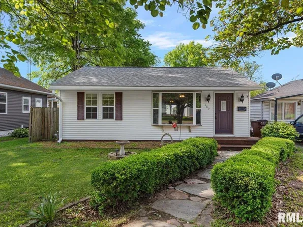 157 E Monroe St, Auburn, IL 62615