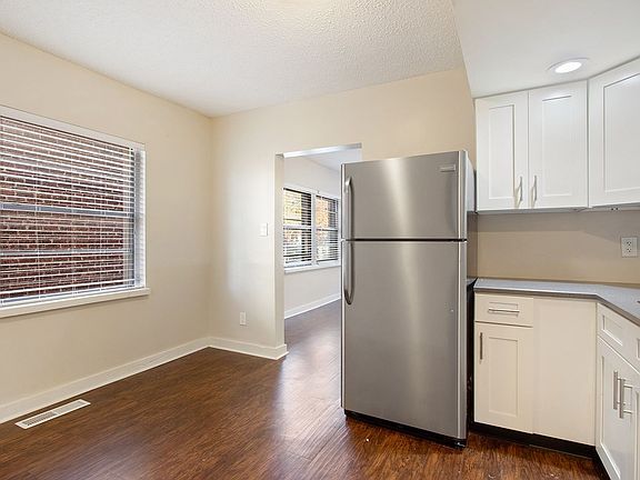 2nd image of 801-807 E 42nd St #805-2W