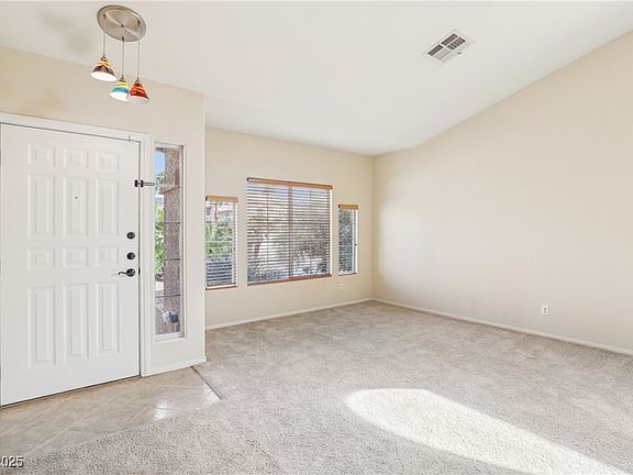 5th image of 256 Helmsdale Dr