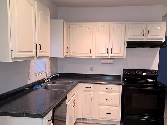 5th image of 3275 Winthrop Ave