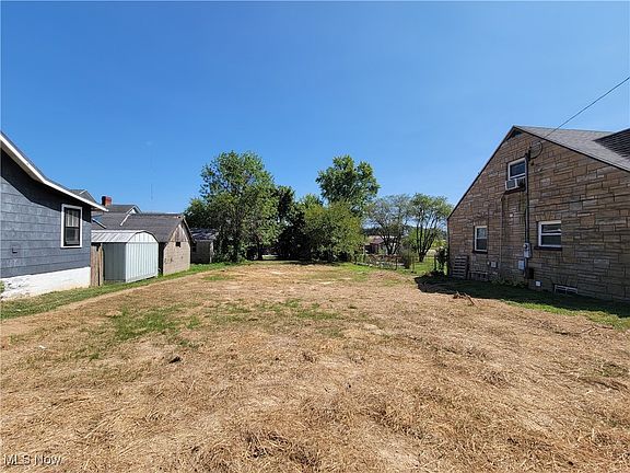3rd image of 3705 6th Ave