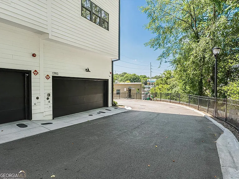 1793 Gotham Ln — Photo 8