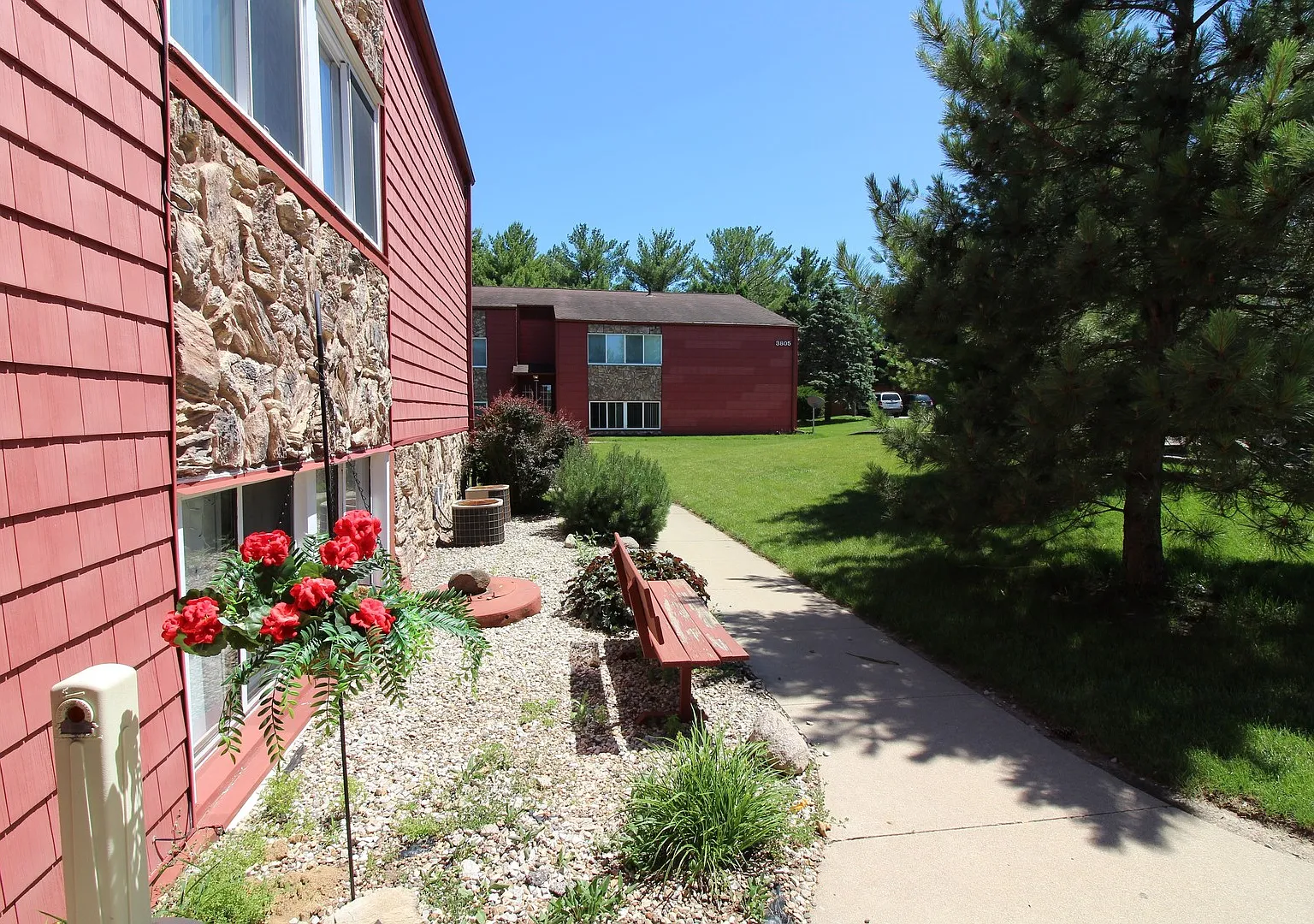 4th Street Manor — Photo 1