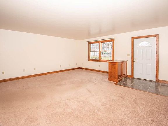 4th image of 129 E Woodland Ave
