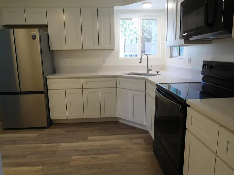 1266 N Sierra St — Photo 3