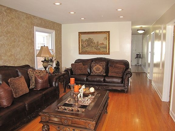 3rd image of 5122 W Fairview Ln