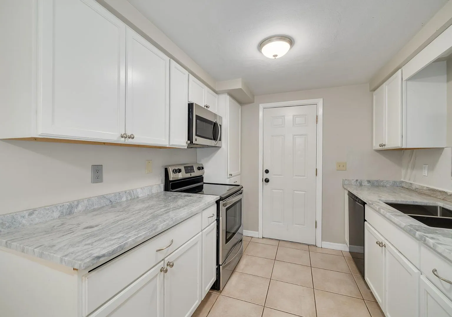 3304 Bluebird Dr — Photo 4