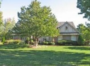 16207 Dearborn Dr, Stilwell, KS 66085